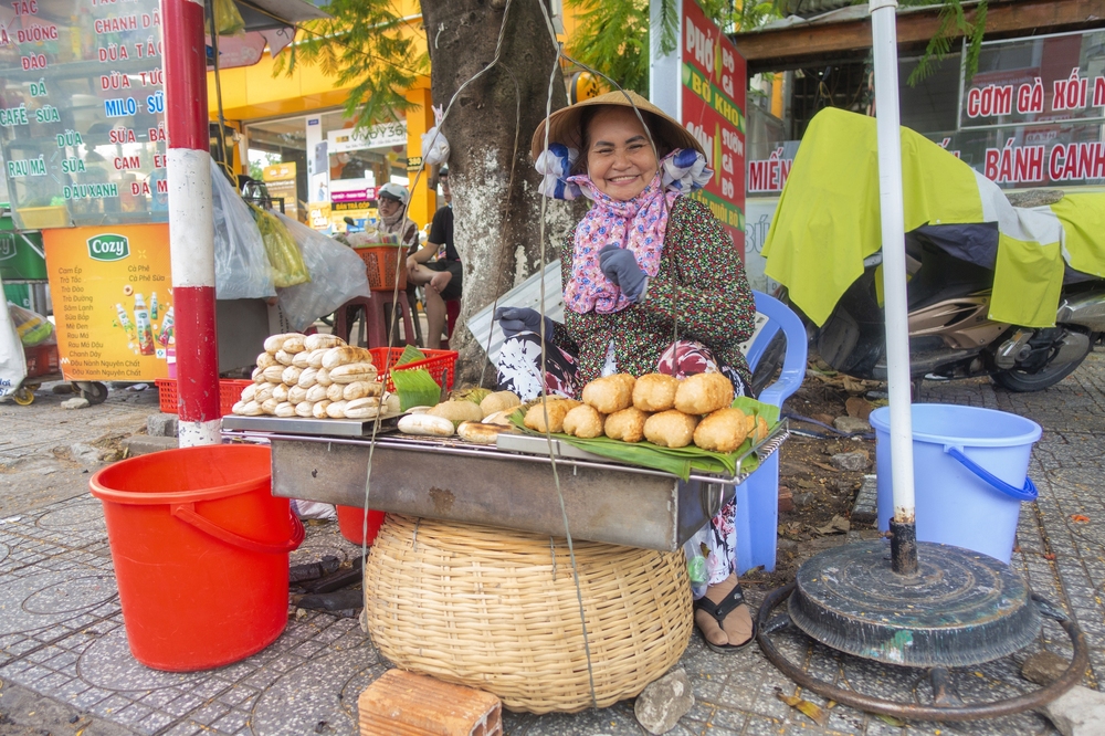 Món ăn vặt dân dã thành đặc sản miền Tây - Ảnh 1.