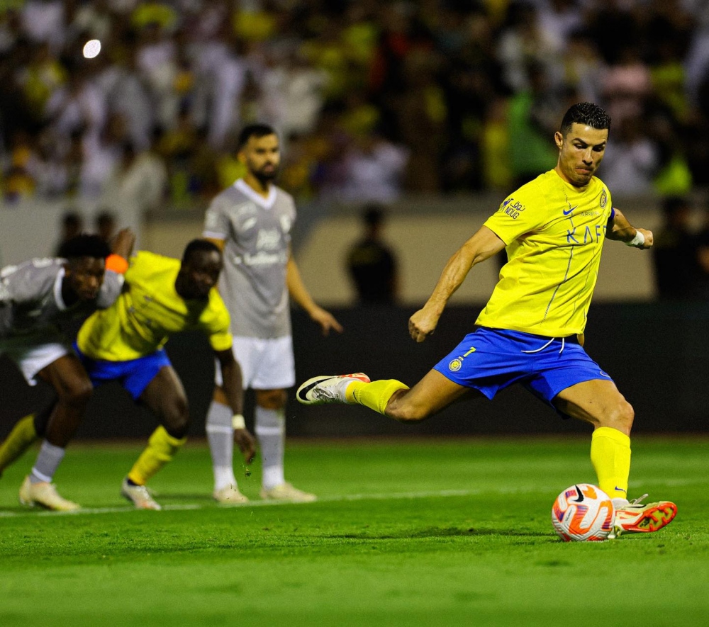 Ronaldo vừa ghi bàn vừa kiến tạo, Al Nassr thắng kịch tính Al Taee - Ảnh 6.