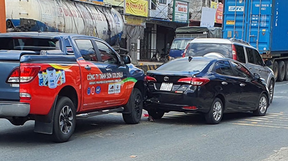 Ảnh TNGT: Tai nạn dồn toa khiến Toyota Vios lĩnh đủ - Ảnh 4.