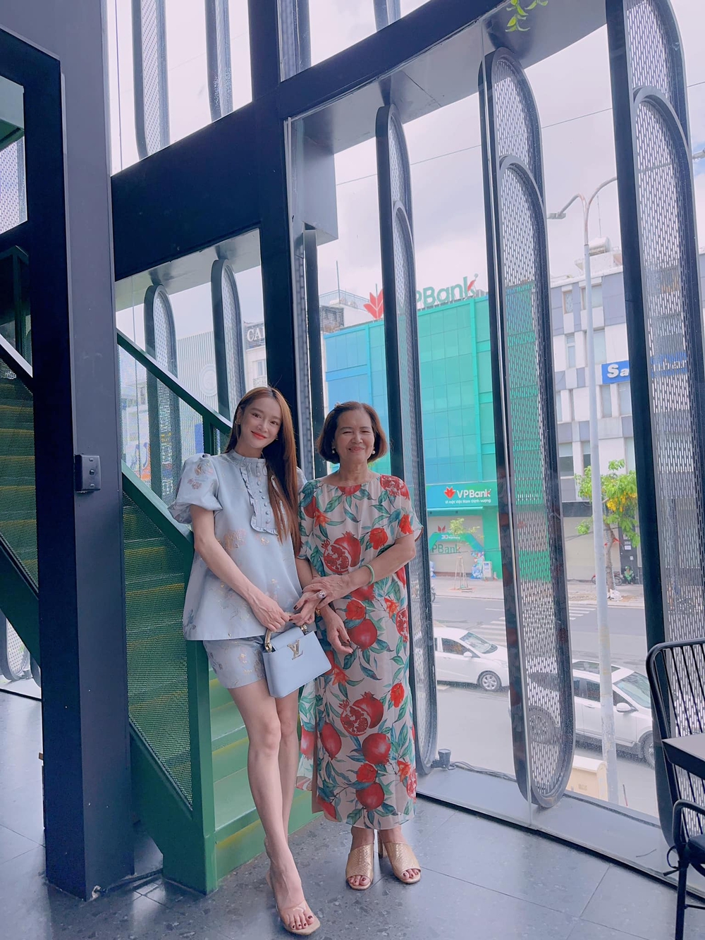 Nh&atilde; Phương tiết lộ h&igrave;nh ảnh nhan sắc đời thường nhưng sự ch&uacute; &yacute; lại đổ dồn v&agrave;o đ&ocirc;i ch&acirc;n của mẹ bầu - Ảnh 2.