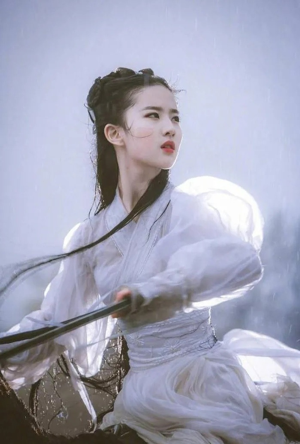 Đỉnh cao nhan sắc của c&aacute;c chị đẹp Hoa ngữ nức tiếng: Lưu Diệc Phi 15 tuổi đ&atilde; đốn ng&atilde; h&agrave;ng triệu con tim - Ảnh 2.