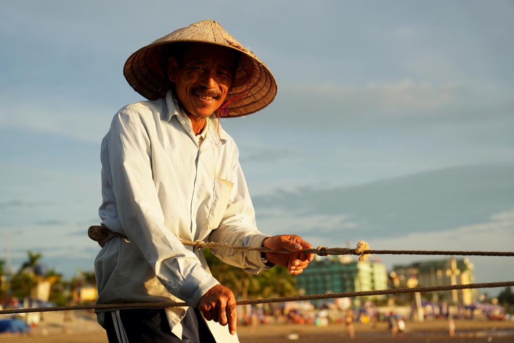Ngày mới của ngư dân kéo lưới rùng: Cuộc mưu sinh khắc nghiệt nơi biển cả
