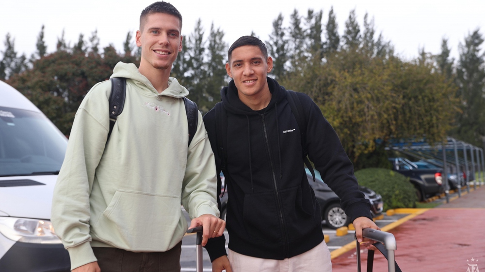 ĐT Argentina khởi động h&agrave;nh tr&igrave;nh bảo vệ C&uacute;p v&agrave;ng World Cup, Messi tạm vắng mặt - Ảnh 2.