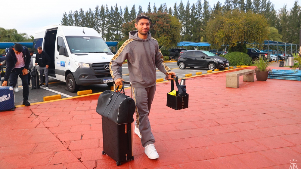 ĐT Argentina khởi động h&agrave;nh tr&igrave;nh bảo vệ C&uacute;p v&agrave;ng World Cup, Messi tạm vắng mặt - Ảnh 1.