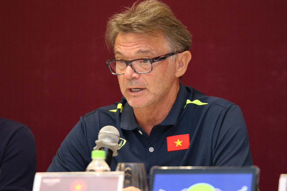 HLV Troussier lý giải giáo án kỳ lạ, U23 Guam tự tin đấu U23 Việt Nam vì có nhiều cầu thủ từ Mỹ - Ảnh 2.