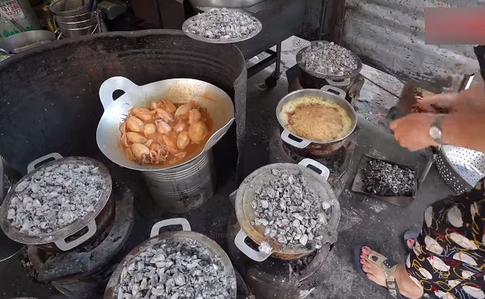 Quán cơm tấm duy nhất ở Sài Gòn có món chả cua nướng nồi gang, đỉnh nhất là miếng sườn bự tràn dĩa - Ảnh 5.