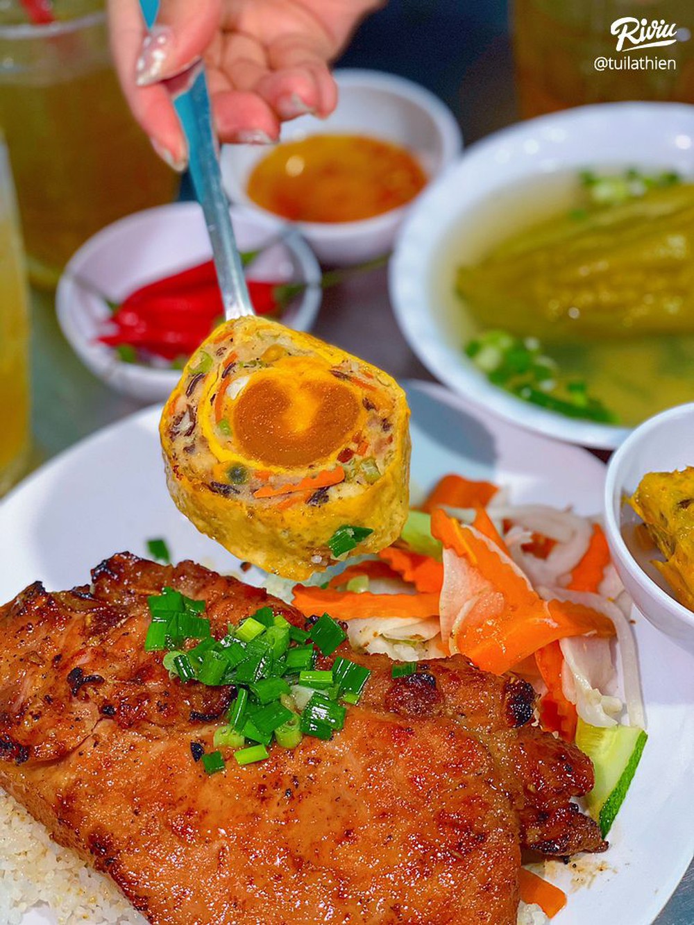 Quán cơm tấm duy nhất ở Sài Gòn có món chả cua nướng nồi gang, đỉnh nhất là miếng sườn bự tràn dĩa - Ảnh 6.