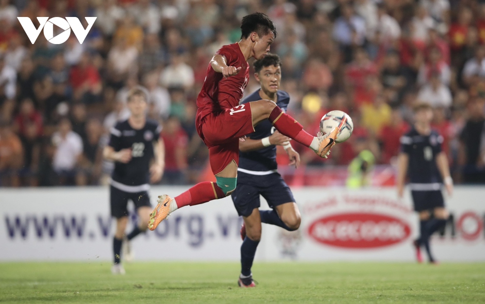 TRỰC TIẾP U23 Việt Nam 4-0 U23 Guam: Siêu phẩm đánh đầu  - Ảnh 2.