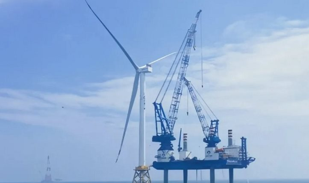 Lắp ‘ngon ơ’ turbine gió khổng lồ ngoài khơi chỉ trong vòng 30 tiếng, Trung Quốc khiến thế giới ngỡ ngàng bởi chiến thuật xây dựng độc đáo - Ảnh 1.