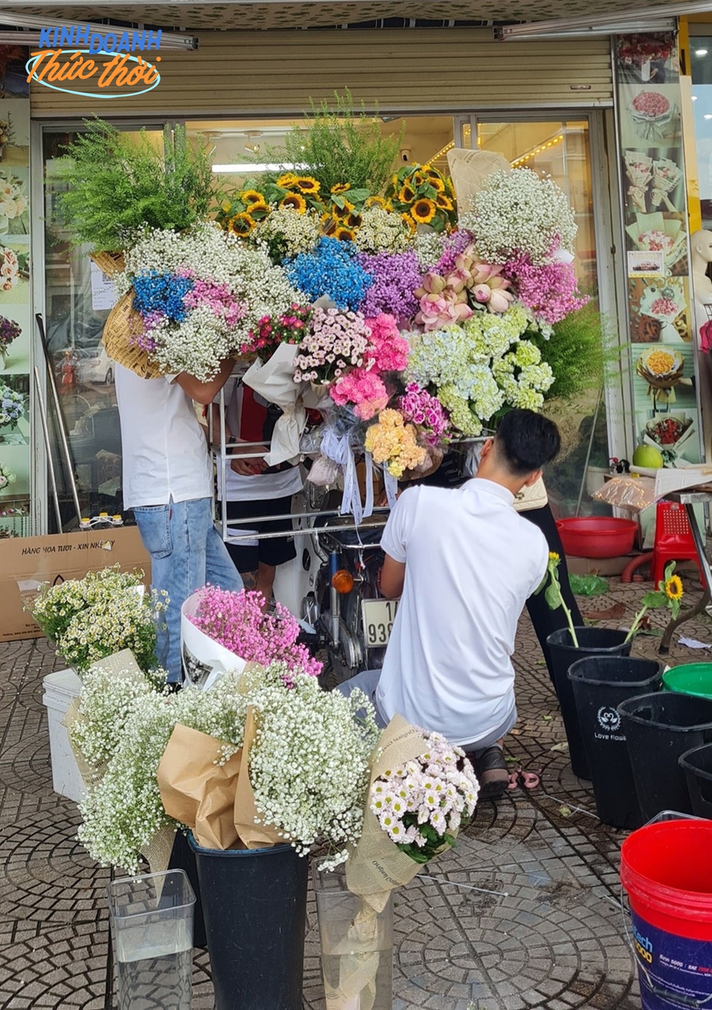 Đằng sau xu hướng mang đặc sản mùa thu Hà Nội đến khắp vùng miền, những người làm xe hoa tiết lộ chi phí khủng nhưng vẫn nói làm vì đam mê - Ảnh 2.