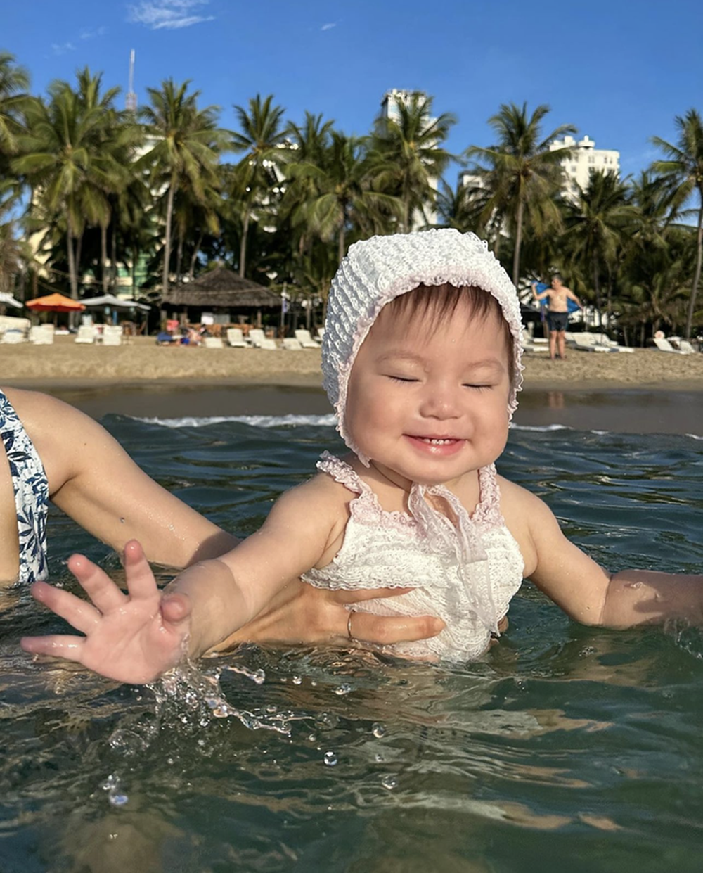 Một địa điểm ở Việt Nam mà gia đình bé Pam suốt ngày đi đi về về: Có lý do đặc biệt nào?