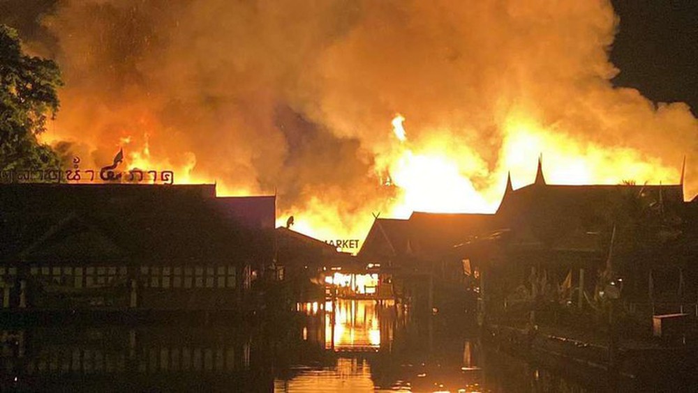 Chợ nổi Pattaya - điểm du lịch nổi tiếng Thái Lan bị bà hỏa thiêu rụi - Ảnh 2.