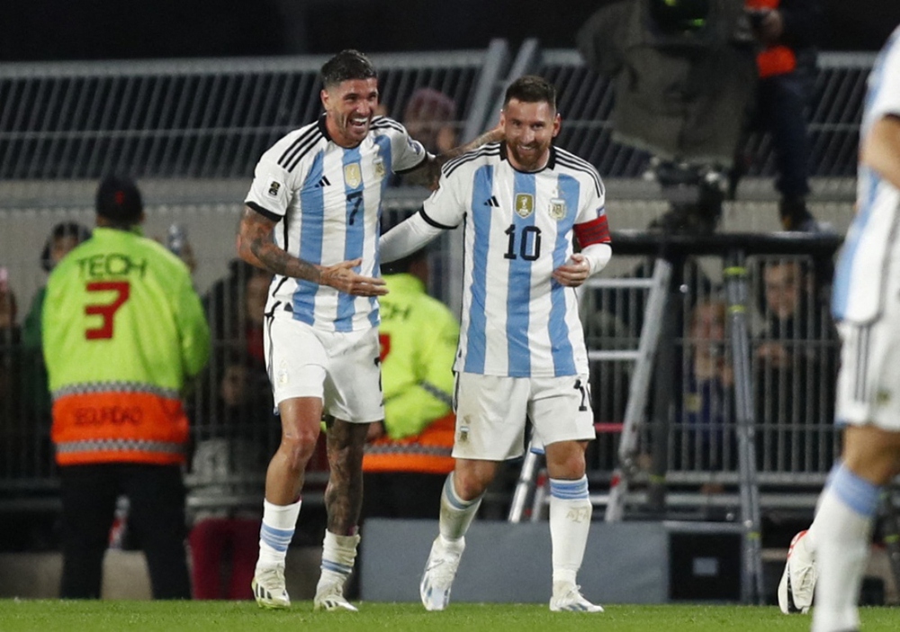 Messi đá phạt thần sầu, Argentina thắng trận ra quân vòng loại World Cup 2026 - Ảnh 1.