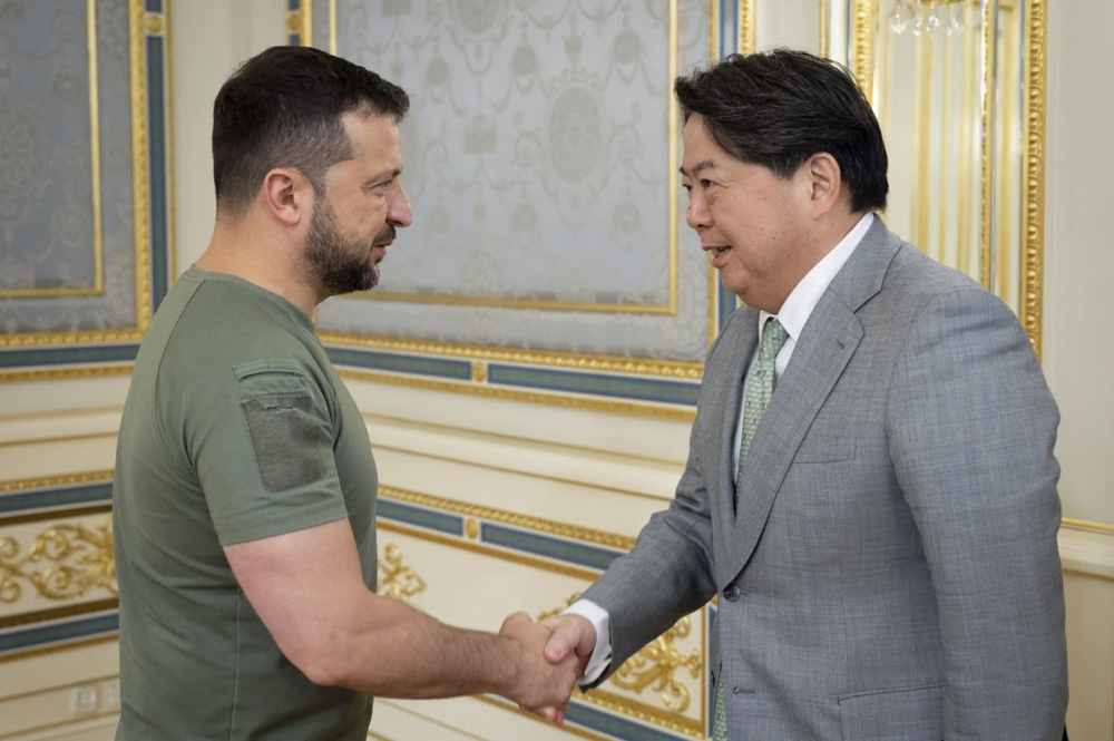 Ngoại trưởng Nhật Bản bất ngờ thăm Ukraine - Ảnh 1.