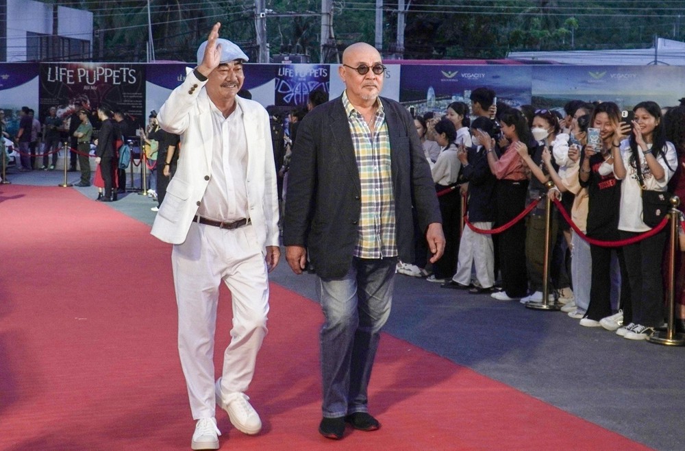 Dàn sao nữ diện váy cúp ngực tại thảm đỏ Cánh diều Vàng 2023 - Ảnh 1.