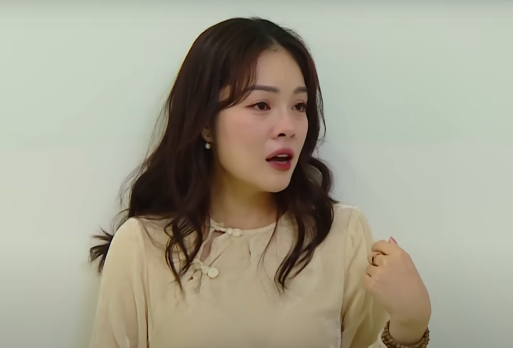 Dương Cẩm Lynh kh&oacute;c khi nhắc lại biến cố nợ nần: L&uacute;c đ&oacute; chết c&ograve;n sướng hơn - Ảnh 1.