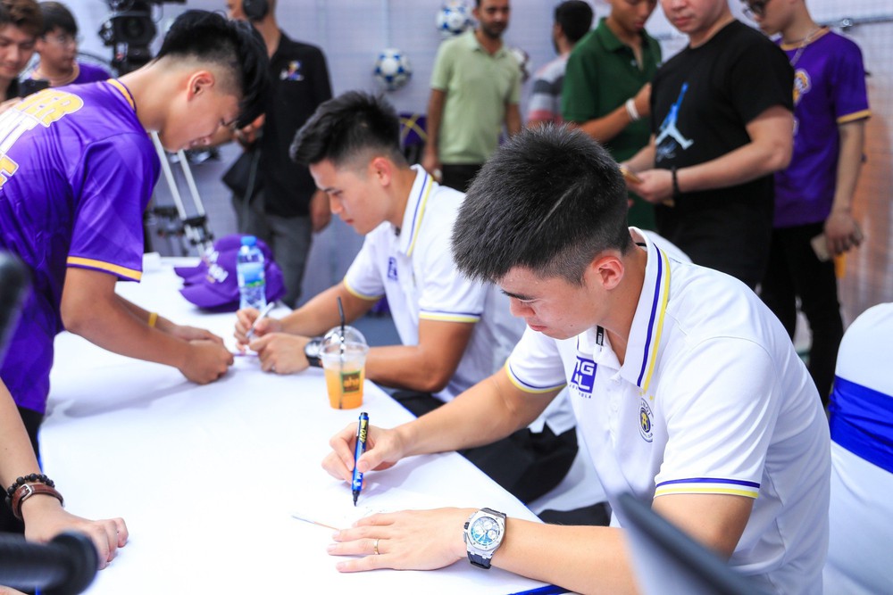 “Chỉ cần NHM tới thật đông thì trước đội Nhật Bản, Hàn Quốc, Trung Quốc… Hà Nội FC cũng tự tin chiến thắng!”