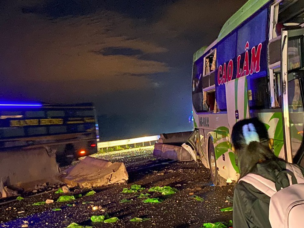 Xe khách gặp nạn trên đường cao tốc Phan Thiết - Dầu Giây, 1 người tử vong - Ảnh 2.