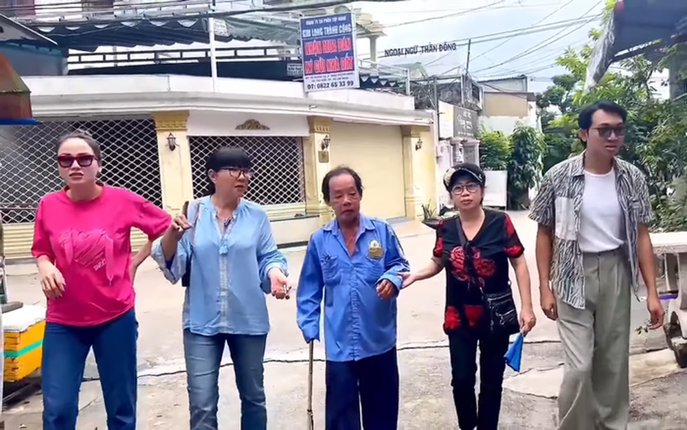 Nghệ sĩ Tuấn Anh bật khóc vì vợ mất, 3 lần tai biến, phải cầu cứu đồng nghiệp - Ảnh 1. Nghệ sĩ Tuấn Anh bật khóc vì vợ mất, 3 lần tai biến, phải cầu cứu đồng nghiệp - Ảnh 1.