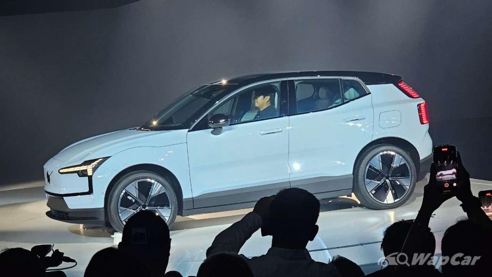 Volvo EX30 về ĐNÁ với giá quy đổi từ hơn 1 tỷ đồng: Ngang cỡ Creta, chạy 480km/sạc - Ảnh 1. Volvo EX30 về ĐNÁ với giá quy đổi từ hơn 1 tỷ đồng: Ngang cỡ Creta, chạy 480km/sạc - Ảnh 1.