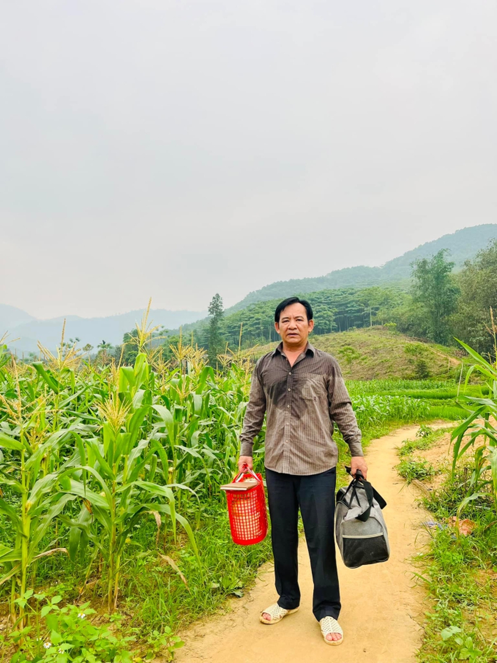 NSƯT Quang Tèo ở tuổi 61: Xây biệt thự bề thế, rộng 1000m2, nhưng ít khi ở nhà với vợ con vì mê chạy show - Ảnh 1.