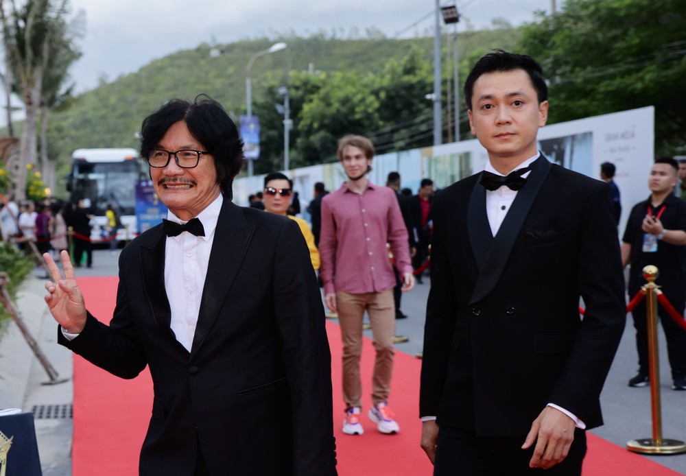 Dàn sao nữ diện váy cúp ngực tại thảm đỏ Cánh diều Vàng 2023 - Ảnh 3.