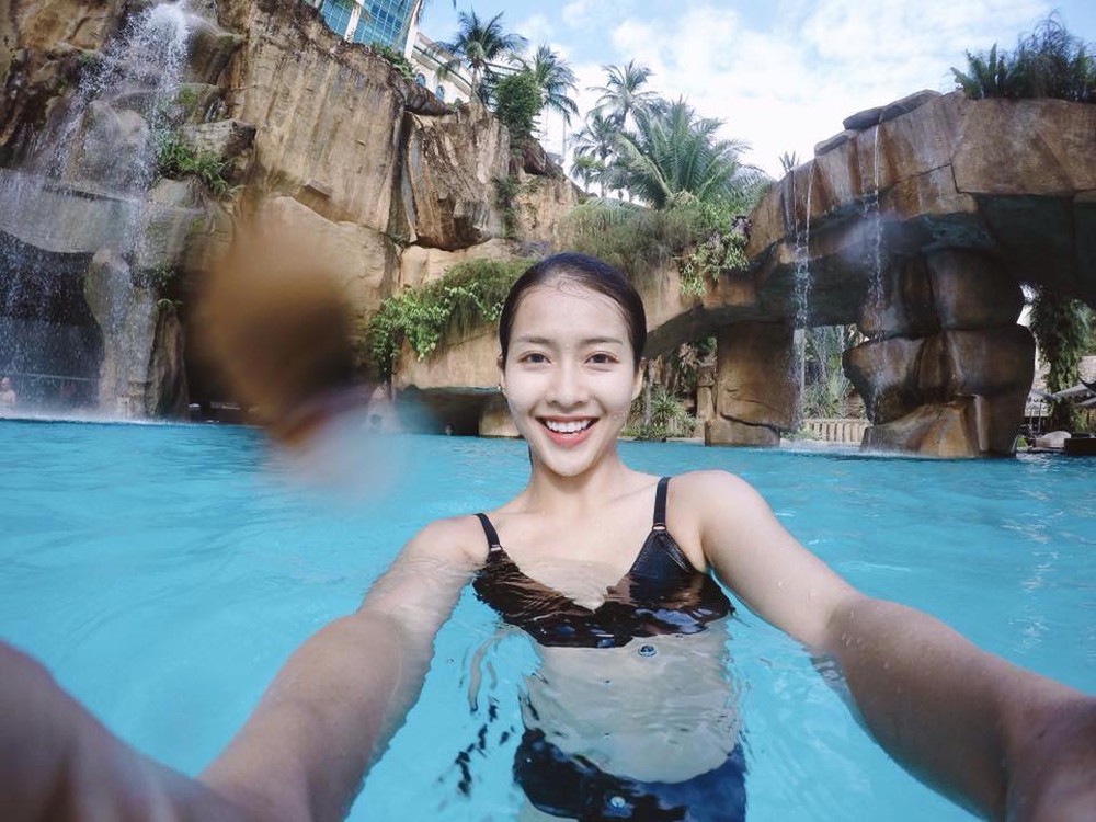 Hot girl Khả Ngân liên tục khoe ảnh gợi cảm ở tuổi 19 - Ảnh 12.