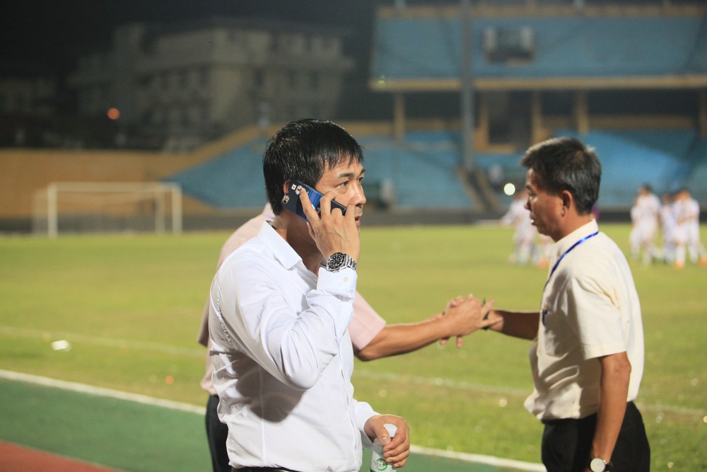 Gọi quá nhiều hàng chất, Hữu Thắng đang gặp khó