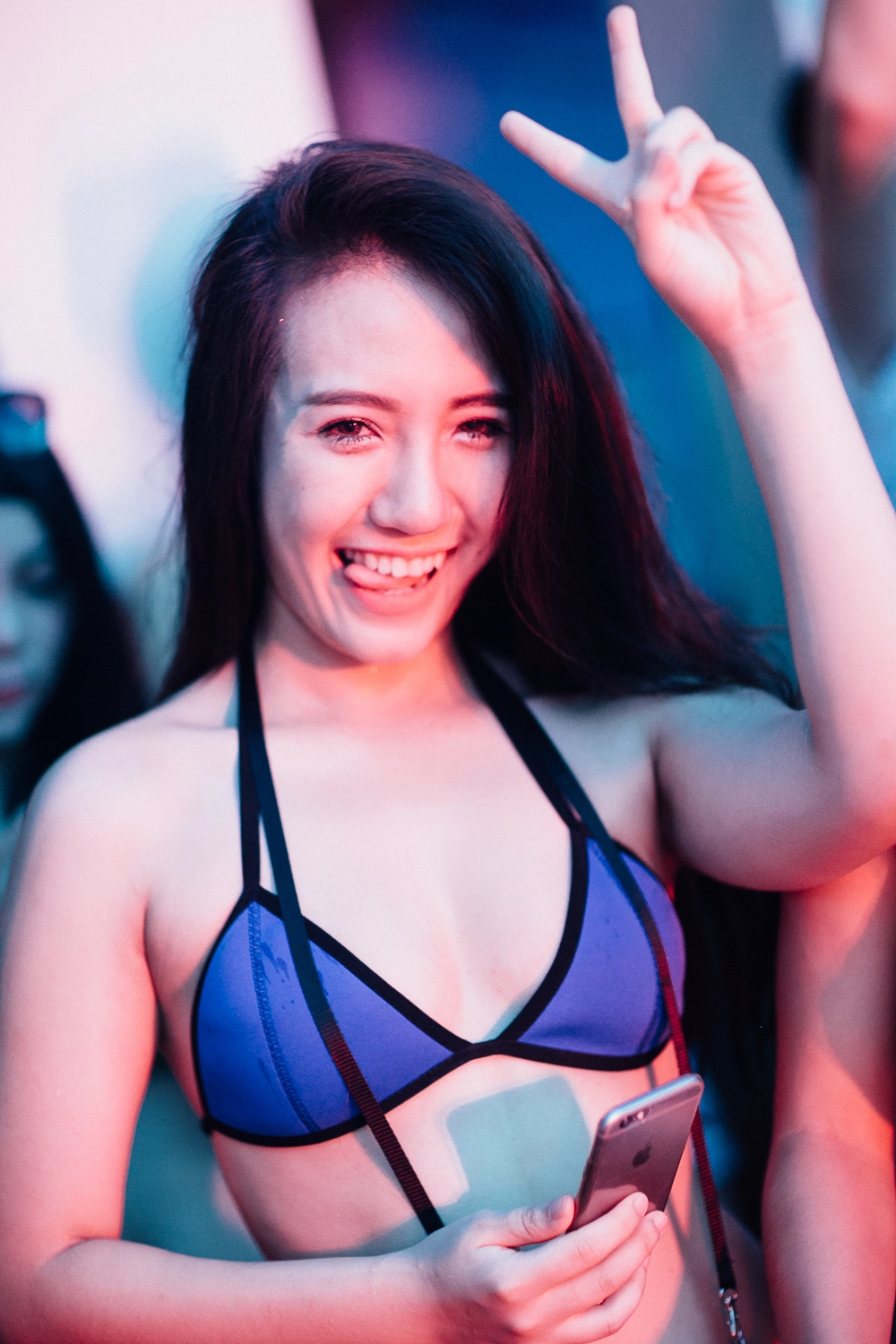 Dàn hot girl mặc bikini bốc lửa tại tiệc bể bơi - Ảnh 14.