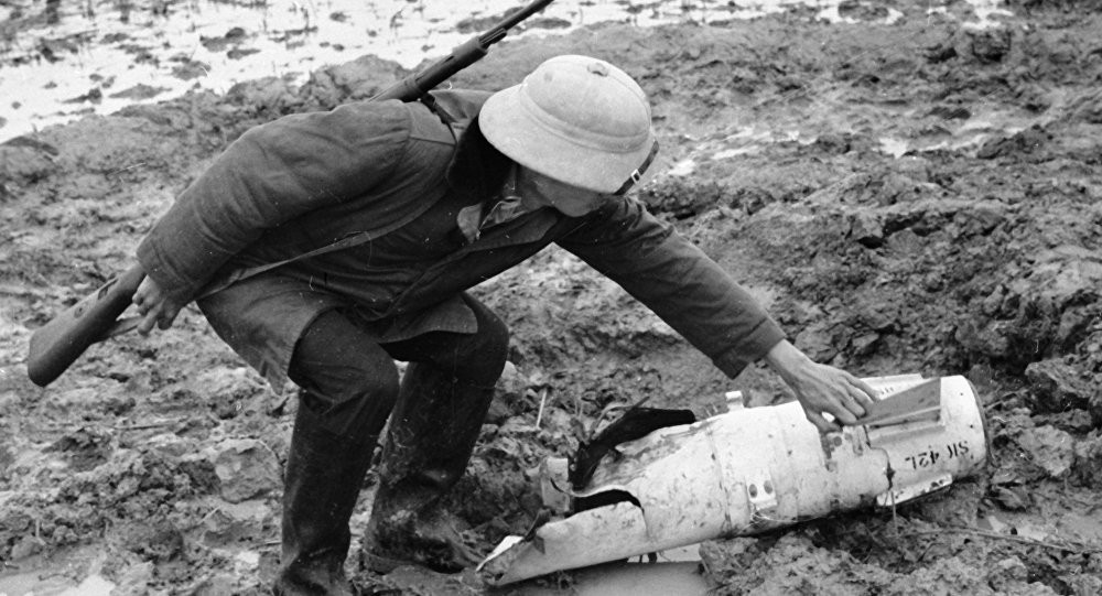 Trung tướng Nga kể lại khoảnh khắc chứng kiến phi công John McCain bị bắn rơi ở Hà Nội - Ảnh 2.