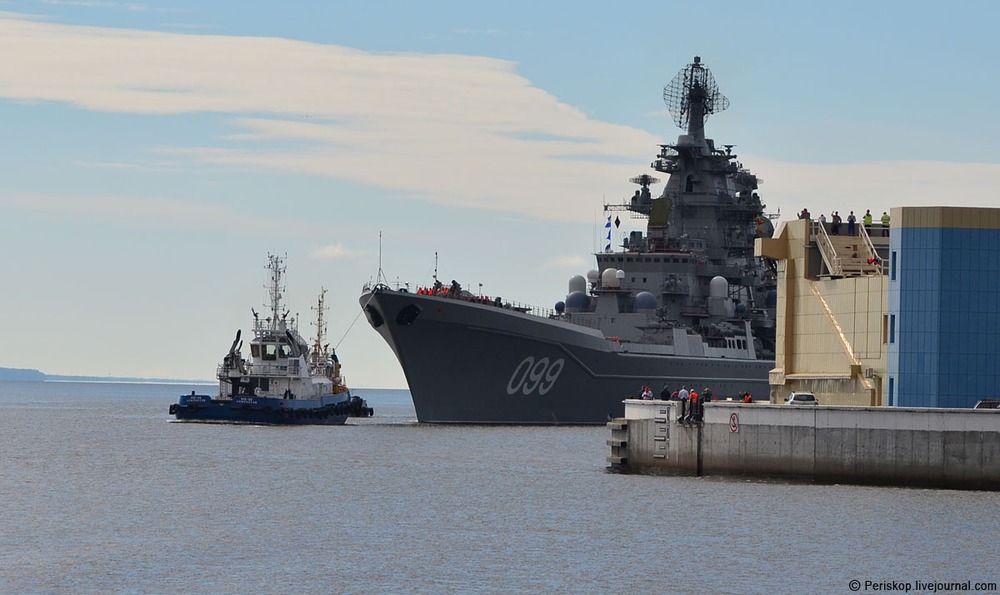 Tàu ngầm và chiến hạm lớn nhất thế giới của Nga duyệt đội hình trên biển - Ảnh 6.
