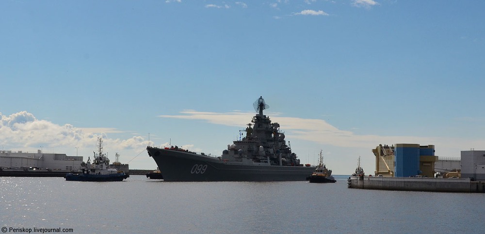 Tàu ngầm và chiến hạm lớn nhất thế giới của Nga duyệt đội hình trên biển - Ảnh 7.