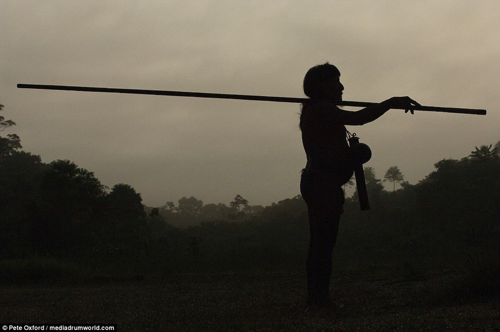 Cuộc sống của bộ lạc săn khỉ ở Amazone - Ảnh 8.