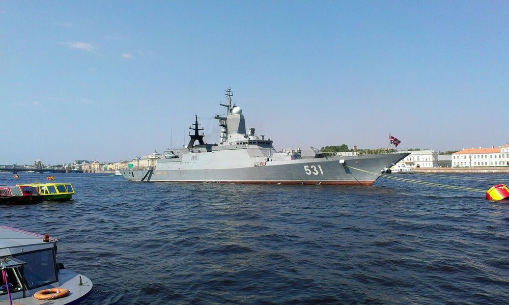 Xem chiến hạm Nga diệt mục tiêu mặt nước bằng... tên lửa phòng không - Ảnh 1.