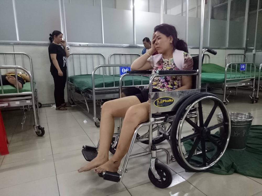Người phụ nữ kể giây phút tai nạn hai xe ô tô đấu đầu, 9 người bị thương