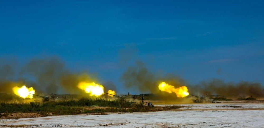 Trung Quốc chơi sang khi mang trực thăng Z-9 và Z-10 ra cho pháo phòng không tập bắn - Ảnh 3.