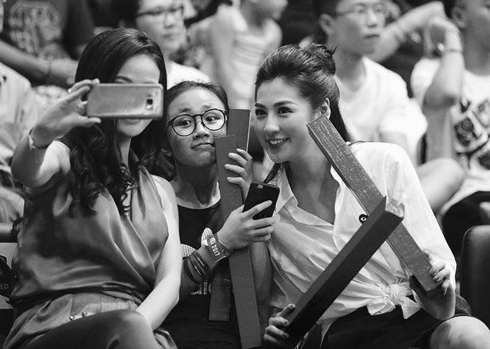 Ai ngờ được Á hậu Tú Anh có một cô em gái chất như thế này! - Ảnh 2.
