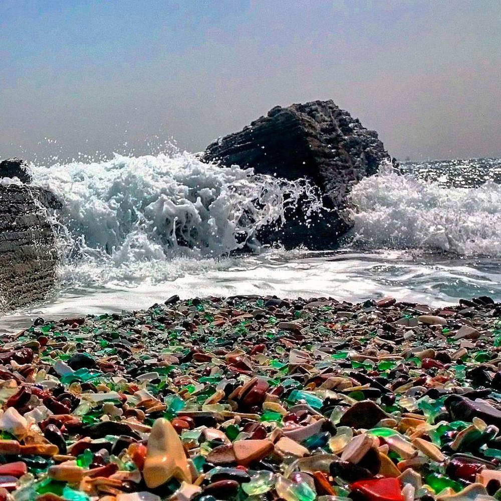 Hàng triệu mảnh thủy tinh bị vứt xuống biển, 10 năm sau điều không ai ngờ đến đã xảy ra - Ảnh 3.