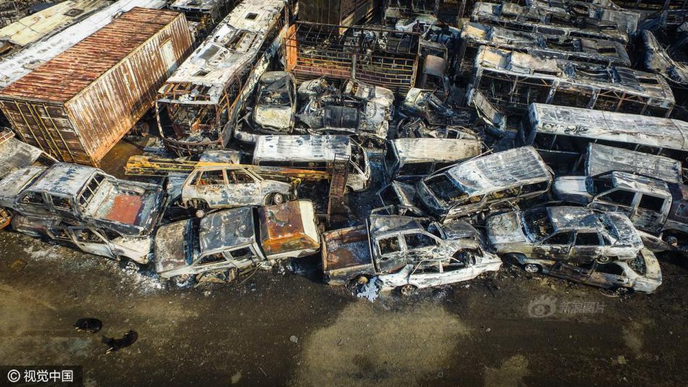 Hỏa hoạn trong đêm, hơn 6.000 xe ô tô bị đốt trơ khung - Ảnh 5.