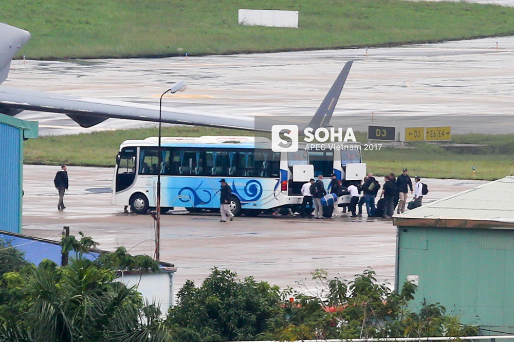 Đặc vụ Mỹ xuống sân bay Đà Nẵng, mang theo chó nghiệp vụ và thiết bị chuyên dụng - Ảnh 7.