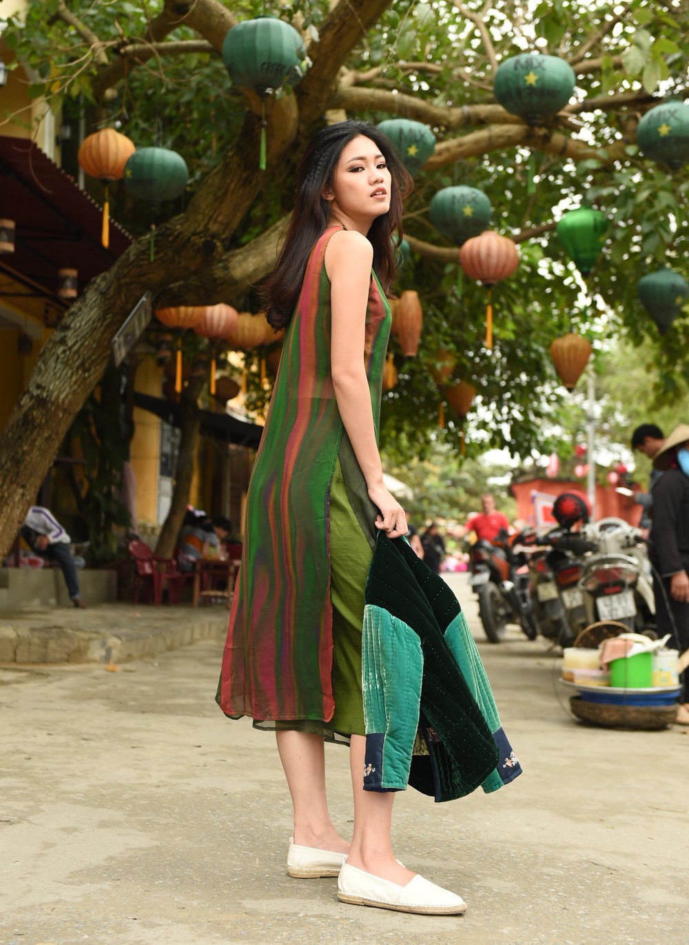 Á hậu Thanh Tú đẹp cuốn hút trong bộ ảnh mới - Ảnh 5.