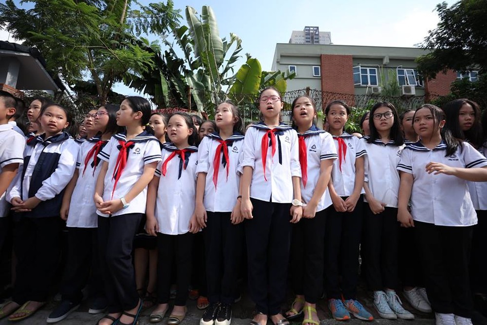 Hơn 1000 học sinh hát vang bài ca Lương Thế Vinh vĩnh biệt thầy Văn Như Cương - Ảnh 8.