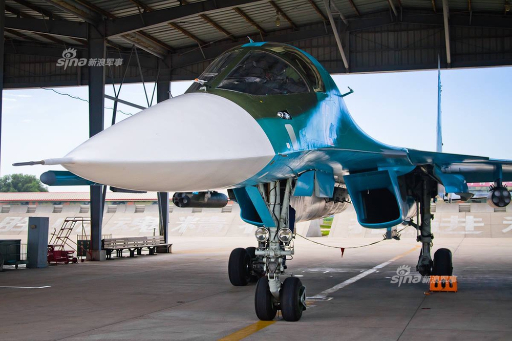 Tiếp cận cự ly gần, Trung Quốc có ý định đặt mua Su-34? - Ảnh 2.