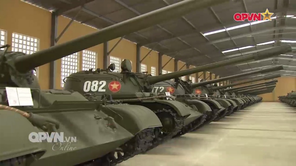 Ấn tượng quân sự Việt Nam tuần qua: Số lượng lớn xe tăng - thiết giáp đang được dự trữ - Ảnh 2.