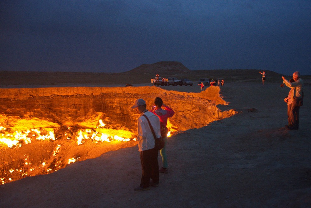Cánh cổng địa ngục do chính bàn tay con người tạo ra ở sa mạc Karakum - Ảnh 2.