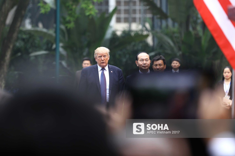 [ẢNH] Toàn cảnh lễ đón chính thức Tổng thống Mỹ Donald Trump tại Hà Nội - Ảnh 7.