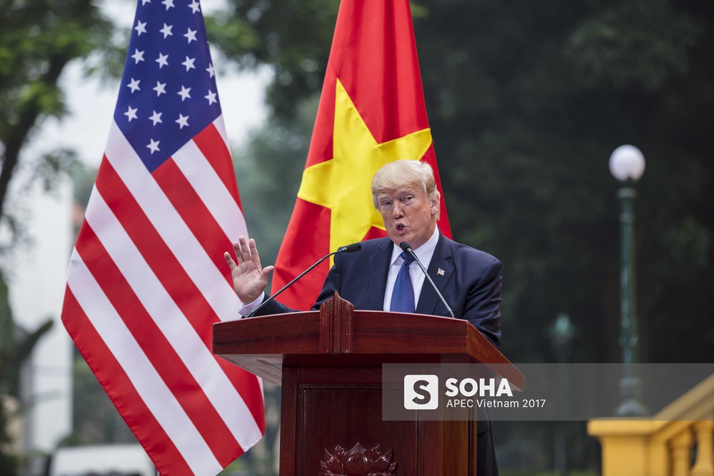 [ẢNH] Toàn cảnh lễ đón chính thức Tổng thống Mỹ Donald Trump tại Hà Nội - Ảnh 11.