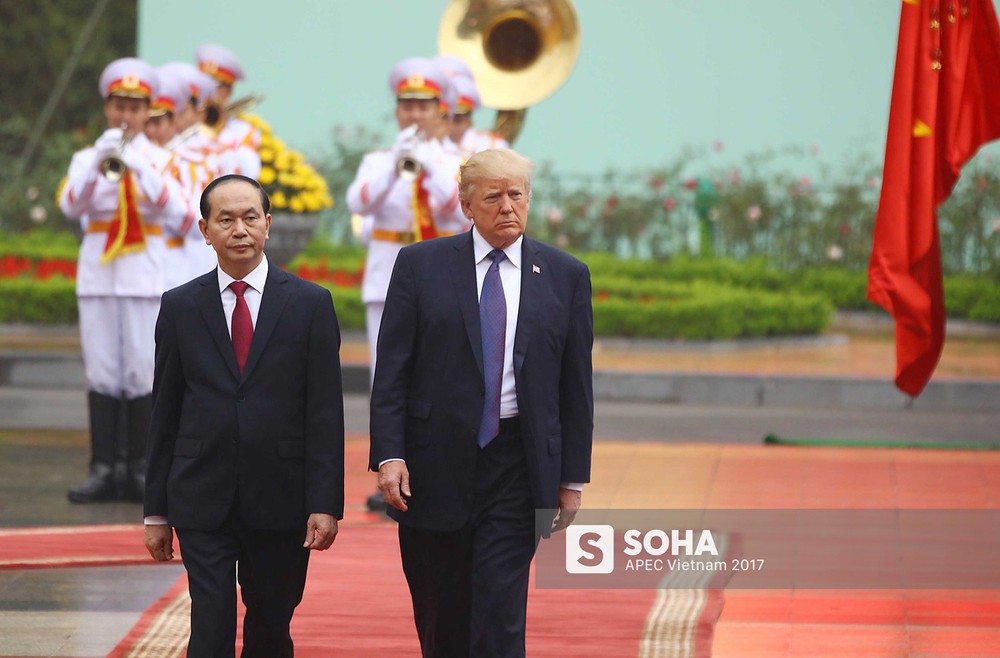 [ẢNH] Toàn cảnh lễ đón chính thức Tổng thống Mỹ Donald Trump tại Hà Nội - Ảnh 3.