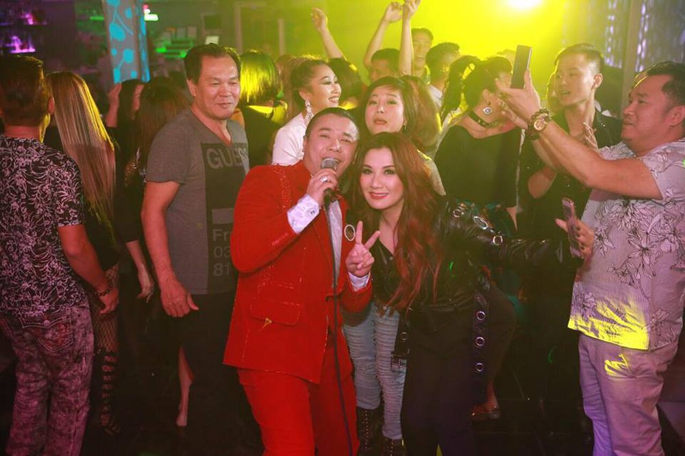 Kasim Hoàng Vũ thân thiết với vợ cũ Bằng Kiều trong buổi ra mắt album tại Mỹ - Ảnh 2.