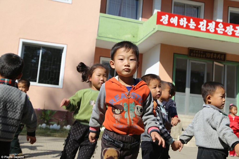 Cuộc sống đời thường của trẻ em Triều Tiên qua góc nhìn của nhiếp ảnh gia nước ngoài - Ảnh 12.